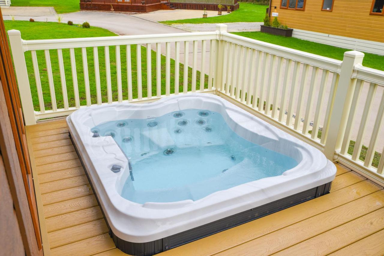 Rowan Lodge With Hot Tub Malton Dış mekan fotoğraf